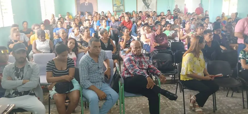Docentes y directivos participan en el Seminario Provincial de Educación 2025-2026 en Las Tunas.