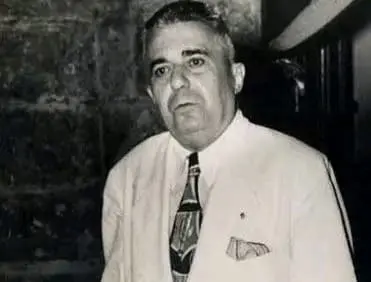 Retrato de Emilio Roig de Leuchsenring, historiador cubano homenajeado por su legado en la historia nacional.