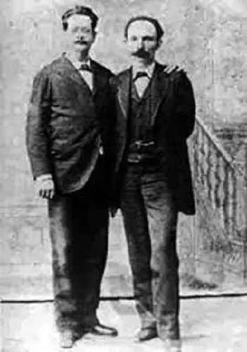 Fermín Valdés Domínguez junto a José Martí en una imagen histórica de juventud.